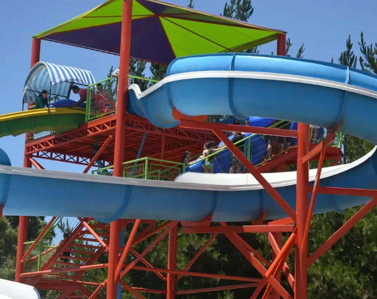 Tobogán Anaconda del Parque Acuático Antu